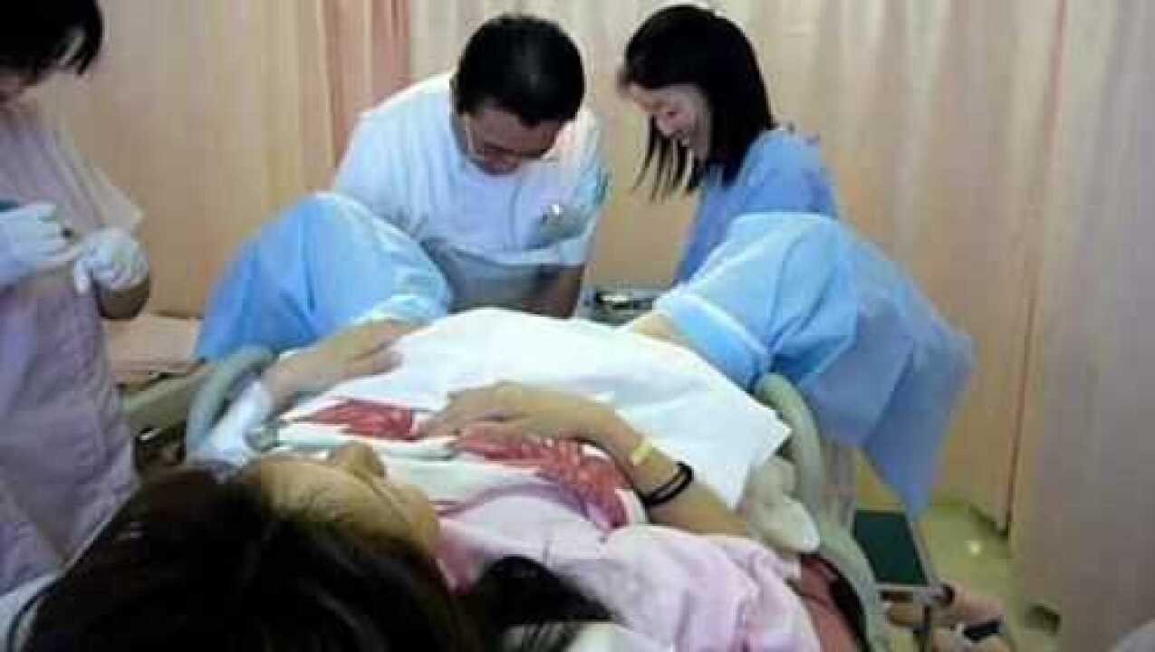 医院的妇产科里，为什么有那么多男医生？不会尴尬吗？_腾讯视频