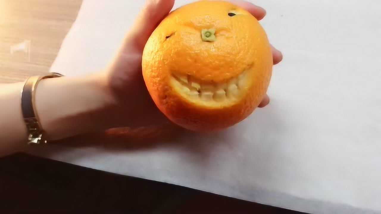 办公室小野用水果玩出创意,手工自制搞怪表情包水果