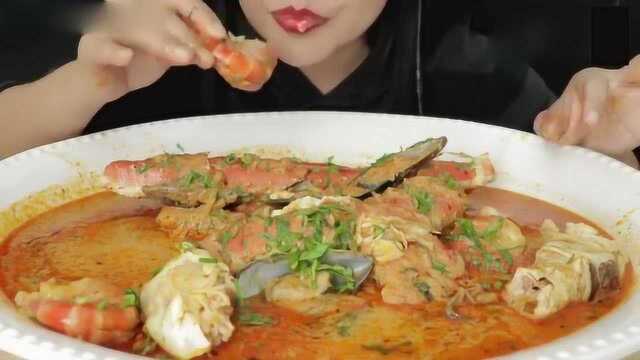 Kimchi小姐姐吃海鲜大餐,帝王蟹腿和新鲜青口,贼过瘾