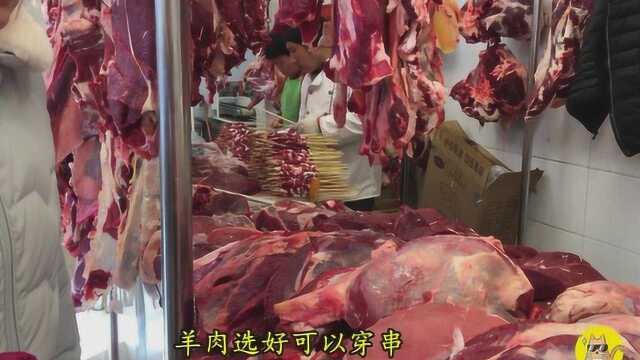 北京牛街牛羊肉店,牛肉34元一斤,家家户户出来备年货,天天排队