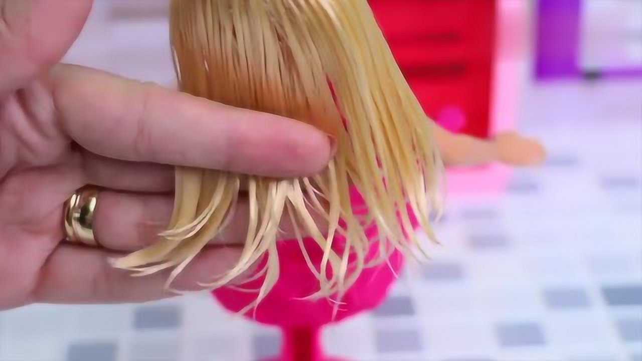 芭比娃娃的理发店大曝光,真实模拟给芭比娃娃洗头发做头发