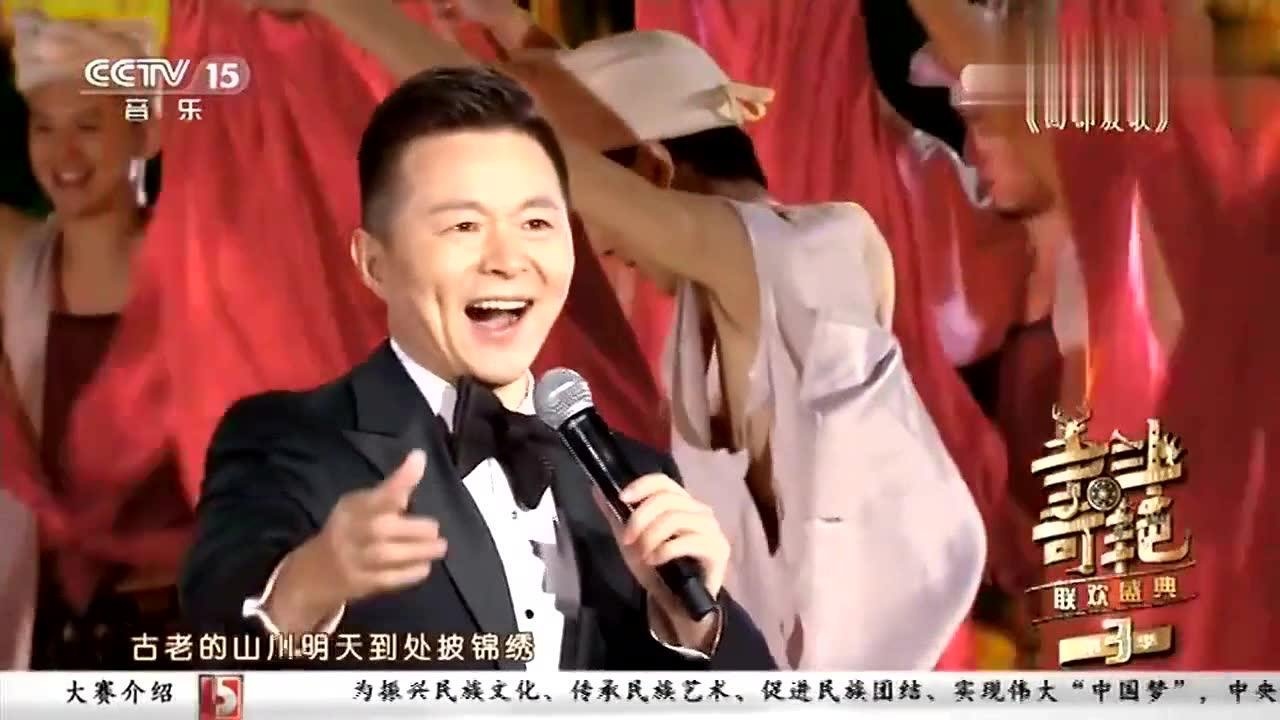 王宏伟现场演唱《西部放歌》歌声嘹亮,好好听