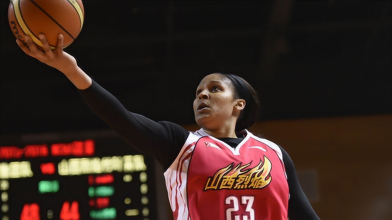 不败女王玛雅摩尔,兼顾wnba和wcba,被称作女篮界的乔丹!