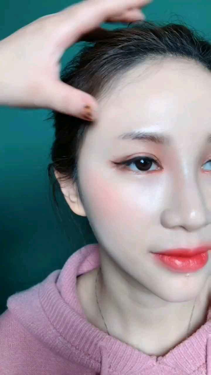欧式高挑眉适合眉骨高眼窝深的人群