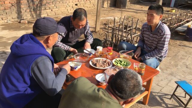 阿远买了3斤羊肉,做道清水羊肉,大伯叔叔一块来吃,3斤没吃完