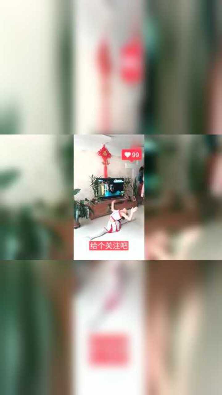 小萝莉前桥一字马做的行云流水，白丝很赞！_腾讯视频