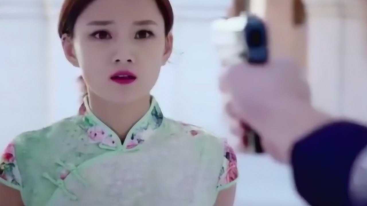 美女被枪击中倒地不起，道具一看才知竟是真枪，导演都懵了！_高清