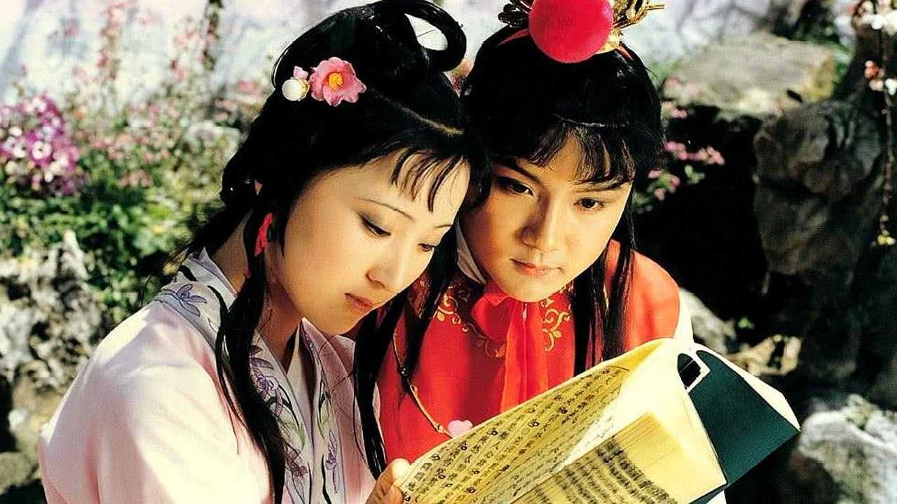 58搞笑:小伙情歌改编,车展狂撩漂亮女车模!