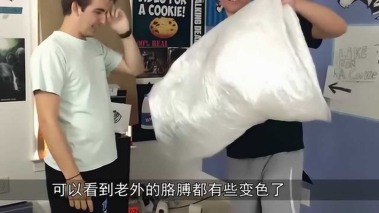 在身上裹100层保鲜膜图片