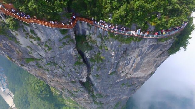 世界第一天空悬廊!比张家界玻璃栈道还恐怖?