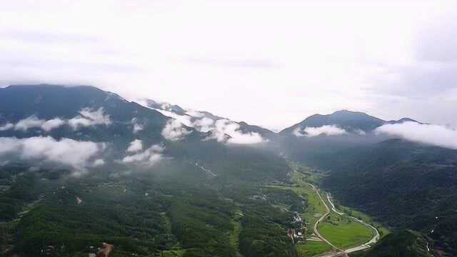 高清航拍,安徽金寨县金刚台的雨后清晨,云雾缭绕 犹如仙境