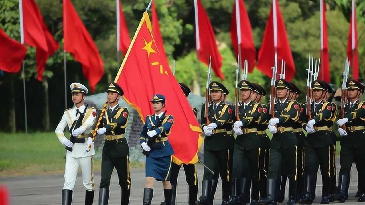 中国三军仪仗队压轴出场国外全程起立尖叫场面堪称震撼