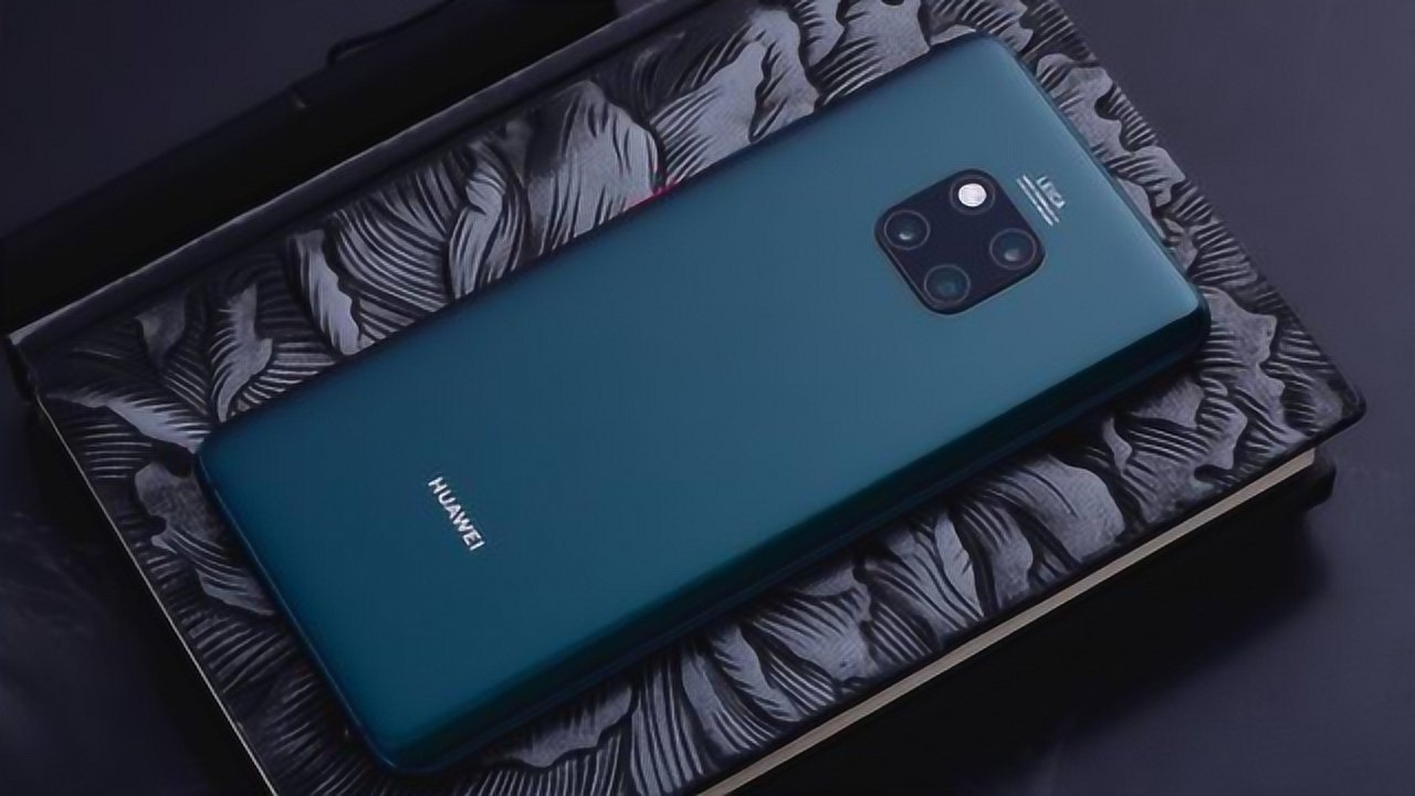 华为mate20pro翡翠绿上手,颜值手感超一流,就问谁能比