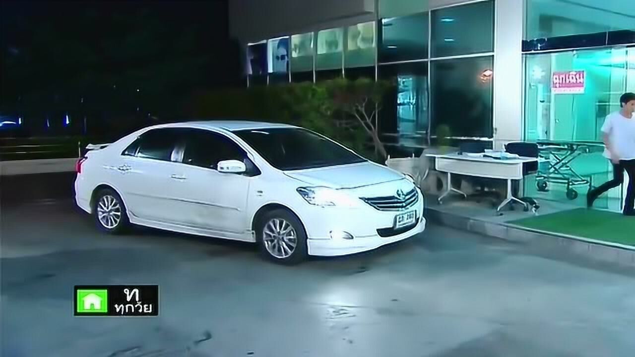 怀孕的娇妻肚子疼的乱叫，总裁霸气的直接抱了起来，太帅了_高清