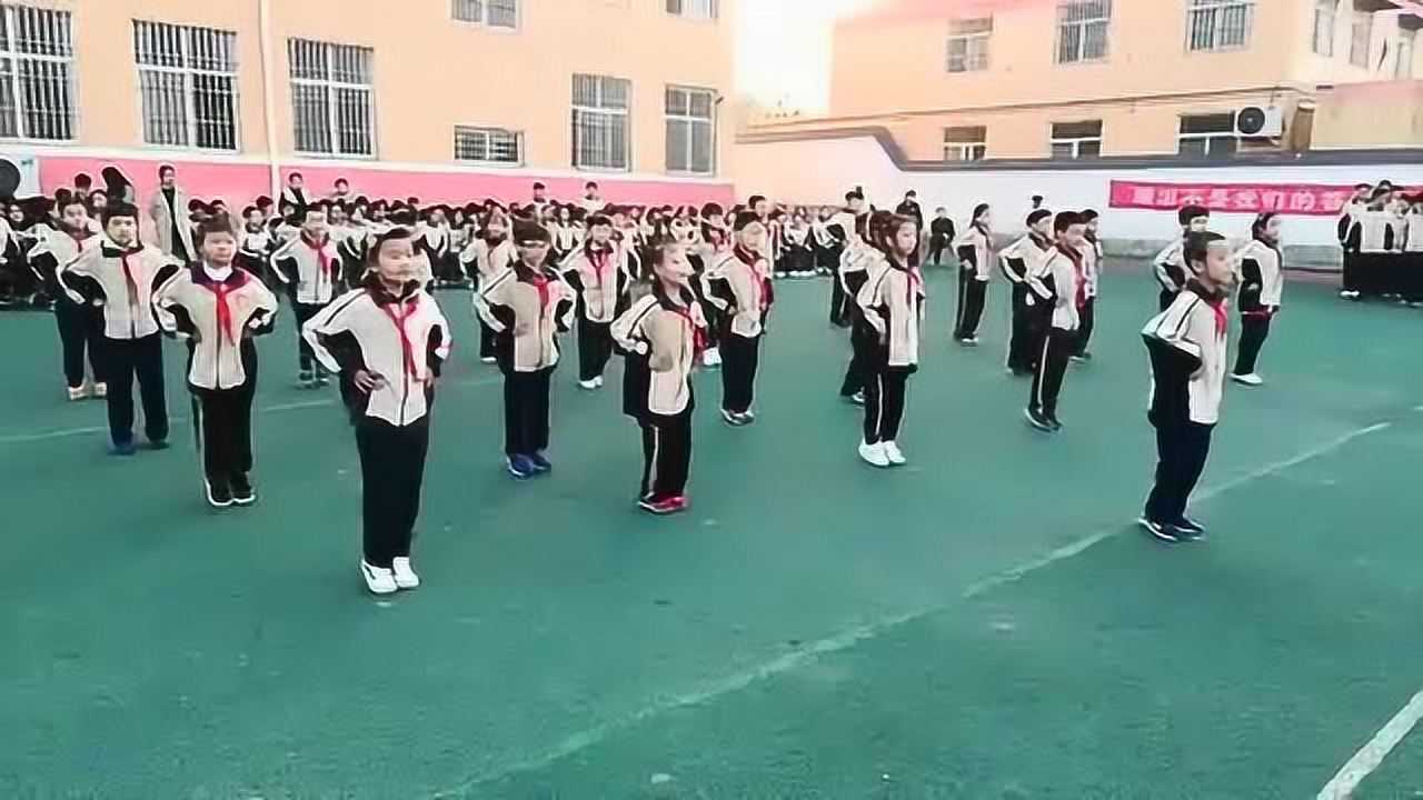 小学生的《兔子舞》