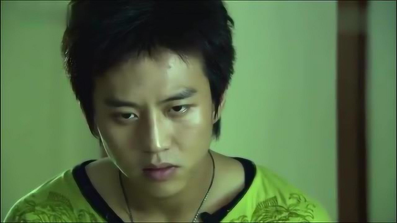 爱了散了美女整理好衣服急忙跑出宾馆帅小伙一直纠缠