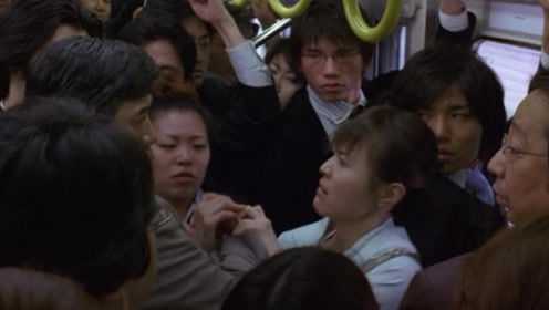 日本电车人挤人，青年被控告骚扰女学生，上诉五年才证明自己清白