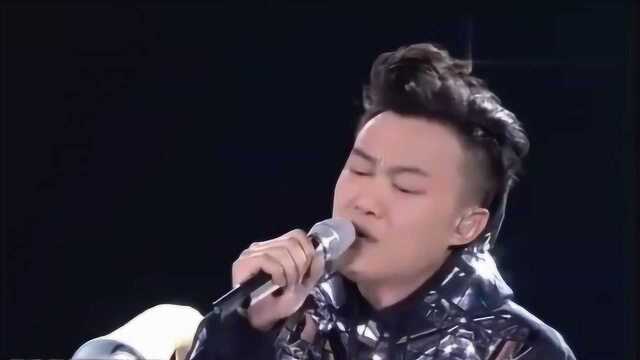 陈奕迅演唱经典歌曲《爱情转移》,熟悉的旋律,歌声令人沉醉