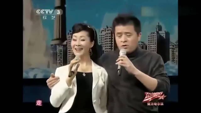 于文华毕福剑携手演唱《老毕的爱》,全场一片沸腾,真是多才多艺