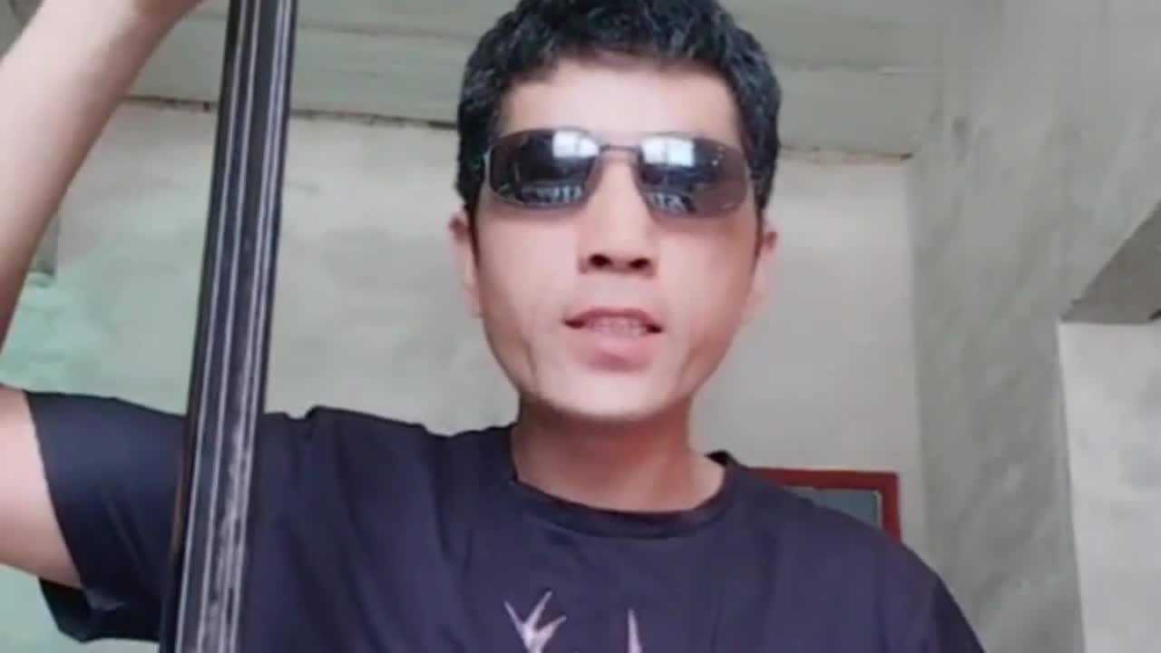 大叔学唱河南坠子十大劝表演有模有样唱得真不赖