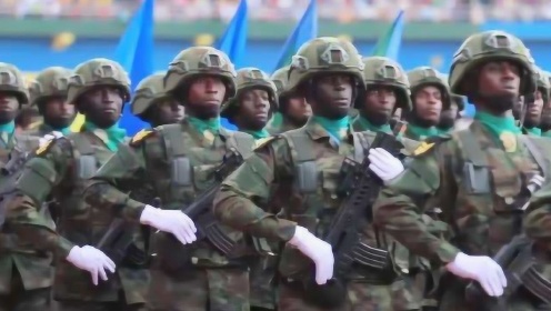 师从中国人民解放军 “向右看！一、二！”卢旺达阅兵喊中文口号
