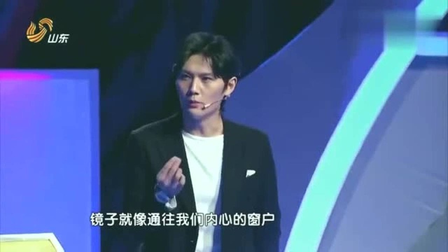 以人为镜,可以明得失,可镜子里面的筛子怎么就变色了呢!