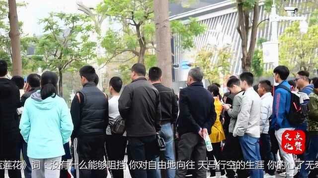 吉他弹唱许巍《蓝莲花》非常好听,游客:已经不想听原唱了