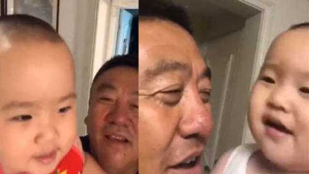 幸福的“执着”!姥爷每次见外孙都要问“想姥爷没”?萌娃:没