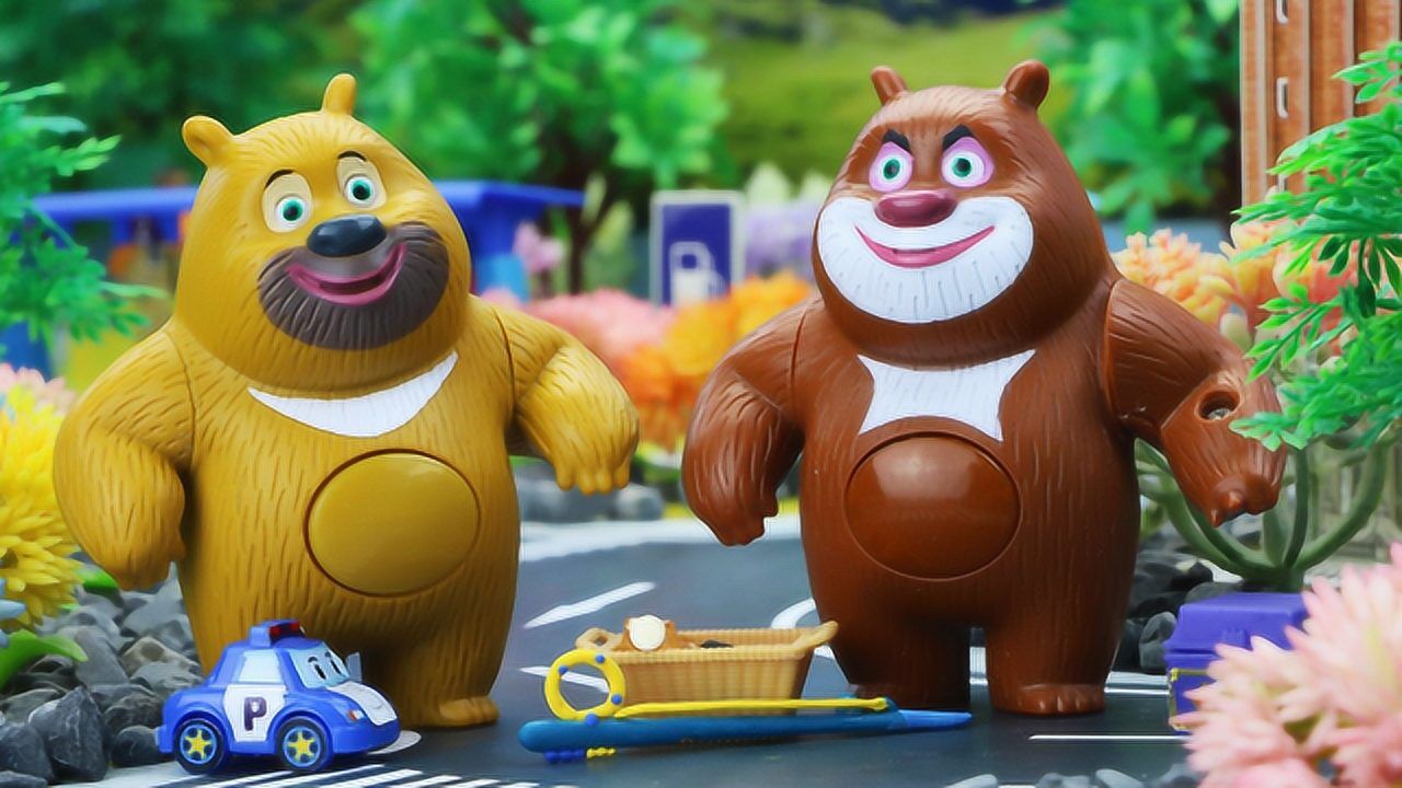 《玩具》奇趣箱小猪佩奇玩具故事 熊出没熊大熊二出发给玩具小镇的