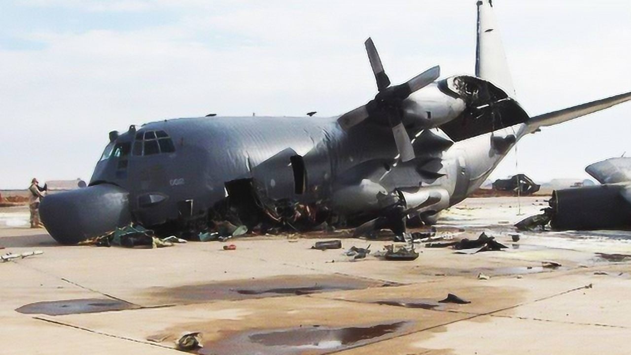 刚起飞就"一头栽下"!伴随着一声巨响,全球最贵战机报废