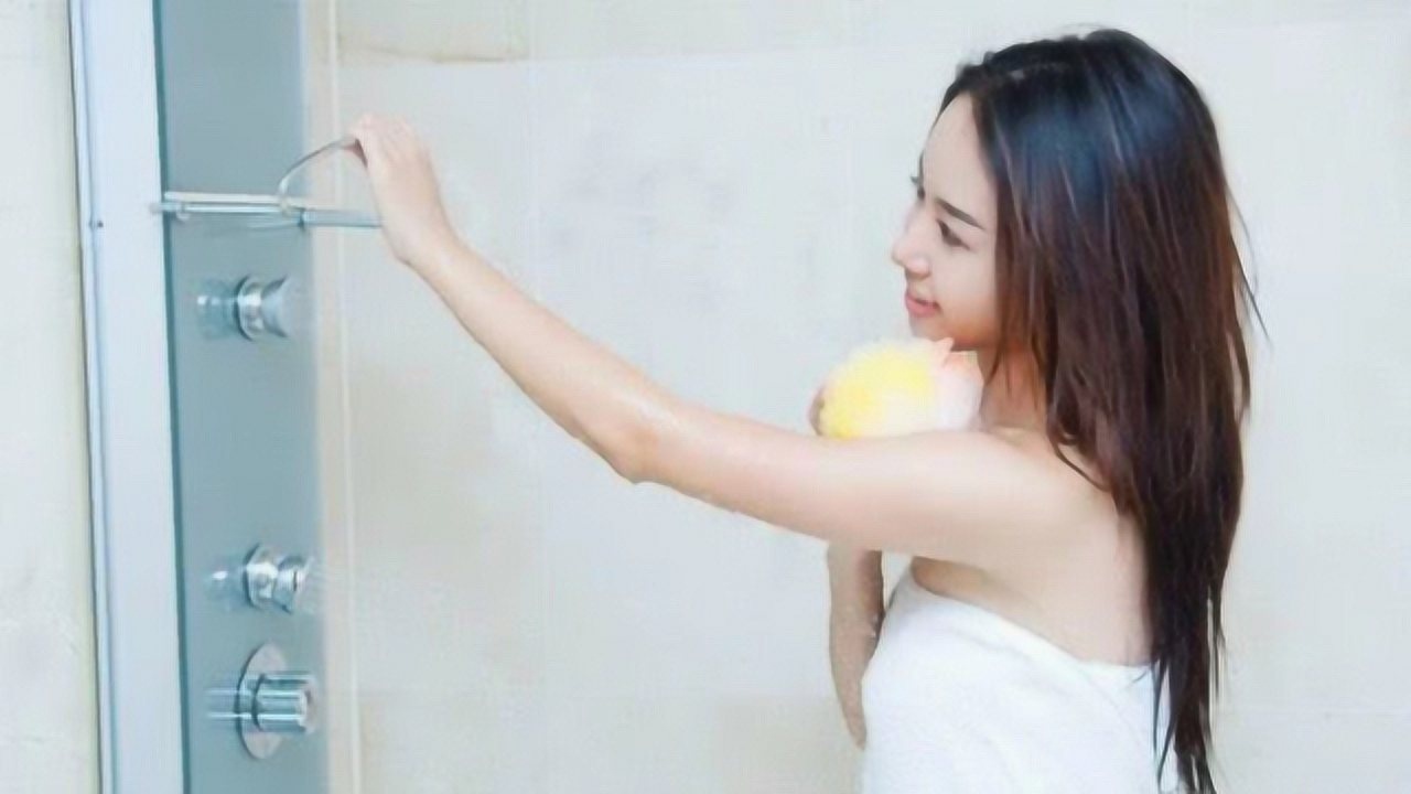 女孩在洗澡时，为什么总喜欢站着排尿？看完涨知识了！_腾讯视频