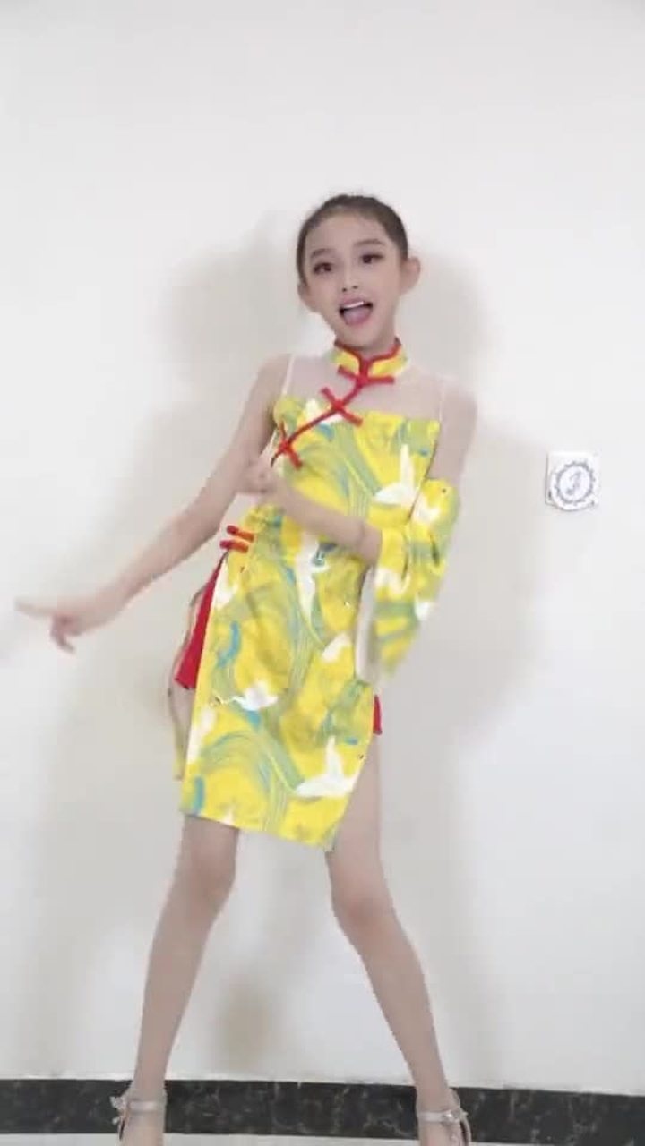 大田后生仔宋小睿版本的舞蹈来了看她跳得真不错美美哒