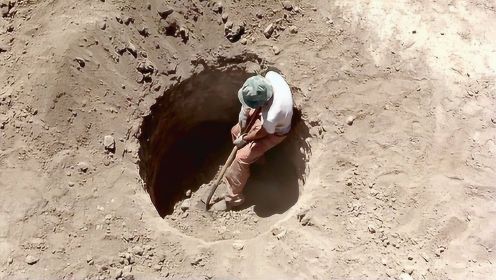 奇幻片：在神奇监狱里，所有犯人在沙漠里挖洞，结果挖出宝藏！