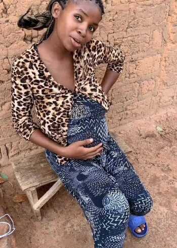 非洲孕妇肚子疼前一秒疼的厉害下一秒就瞬间不疼了