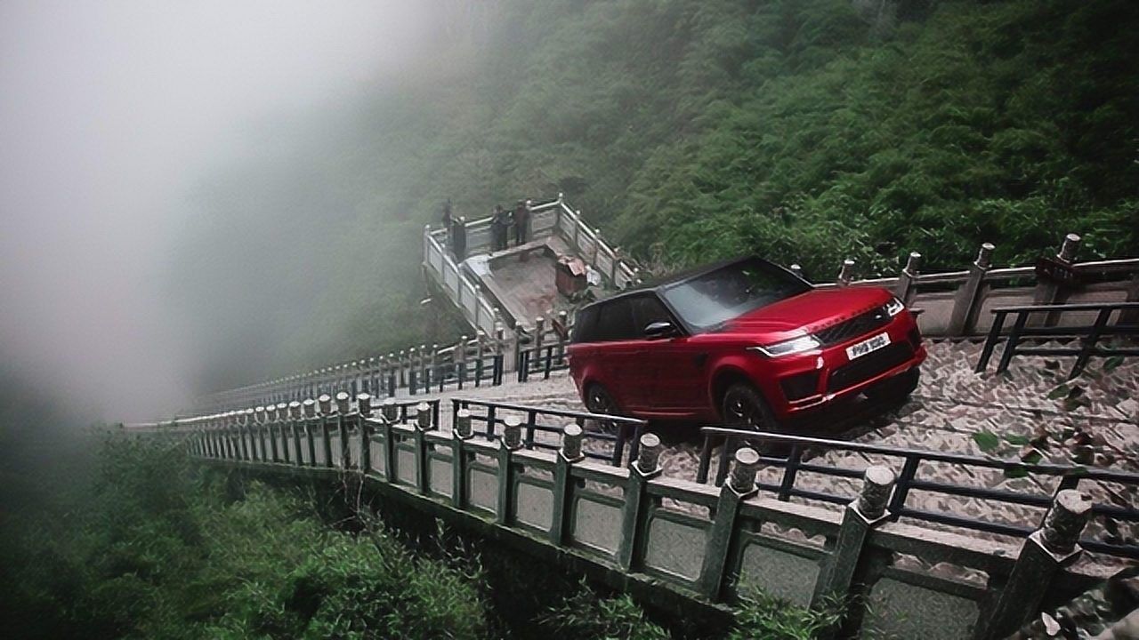 越野车挑战天门山,999级台阶是否能够成功跨越?