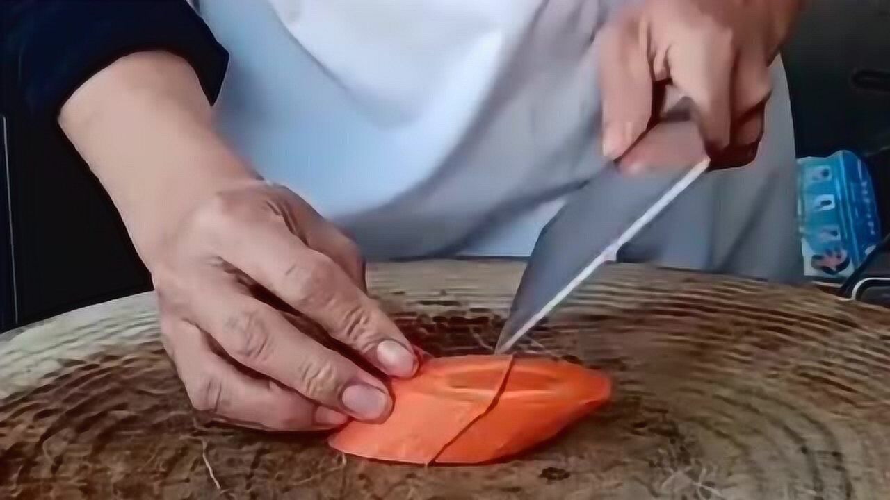 简单方便,大师现场演示菱形片正规切法,刀法让人佩服!