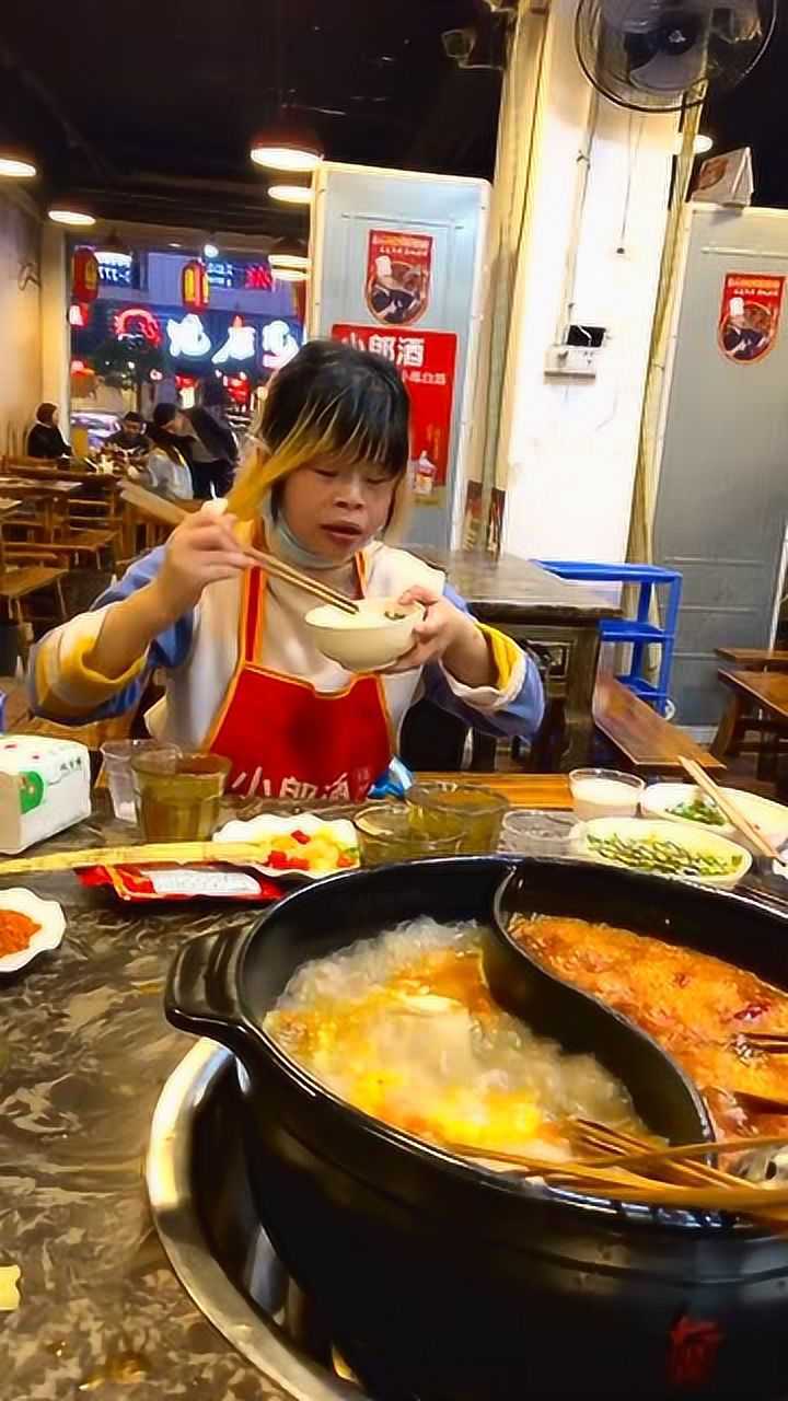 网红琼姐吃火锅都长这么胖了