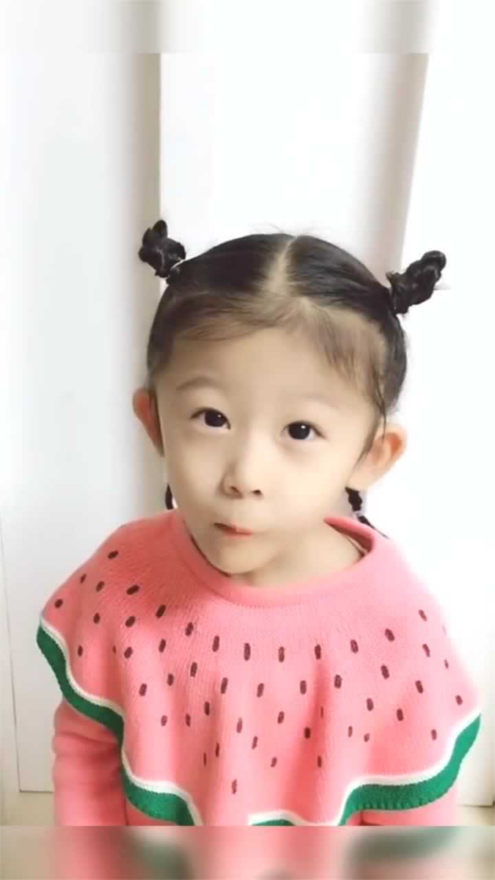 短发宝宝上学快速扎,好看的牛角丸子头,碎发也轻松解决