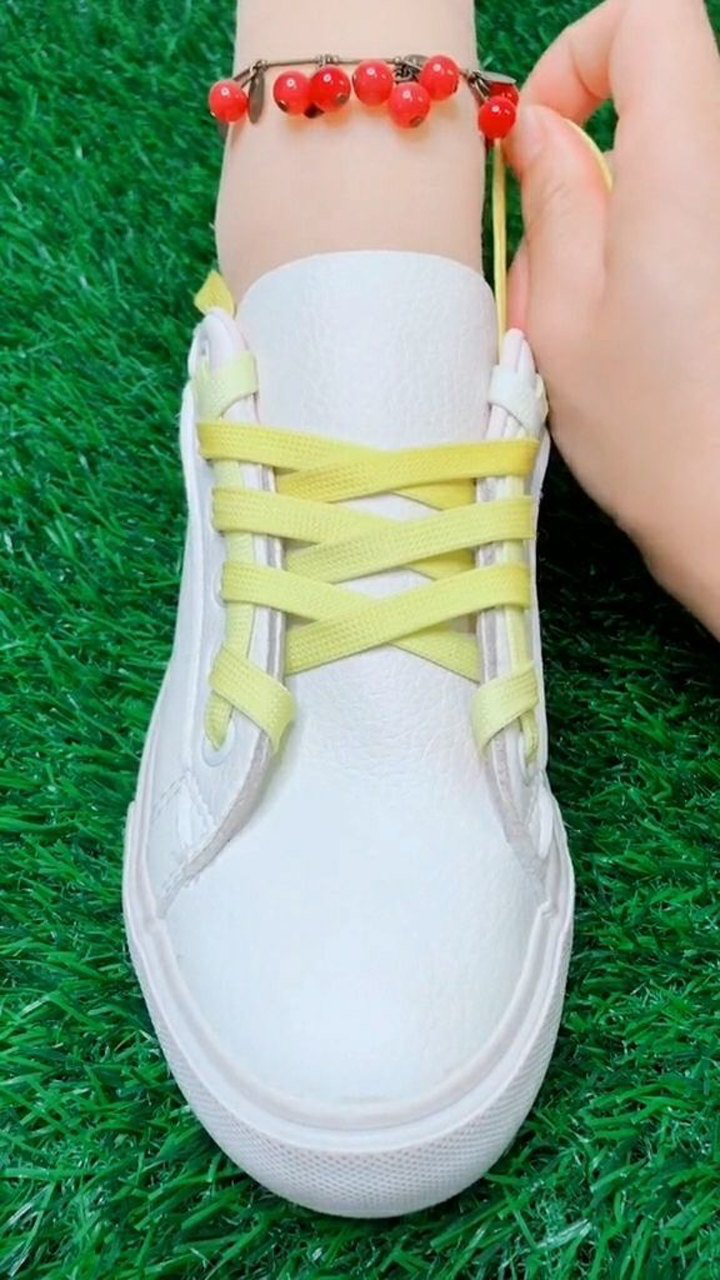 多么清纯的小白鞋系法这个鞋带样式也很好看