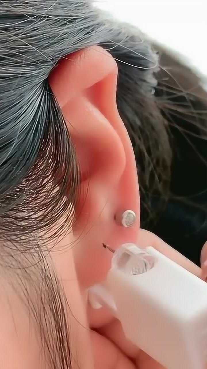 原来一次性打耳洞工具一点都不疼,完全没反应