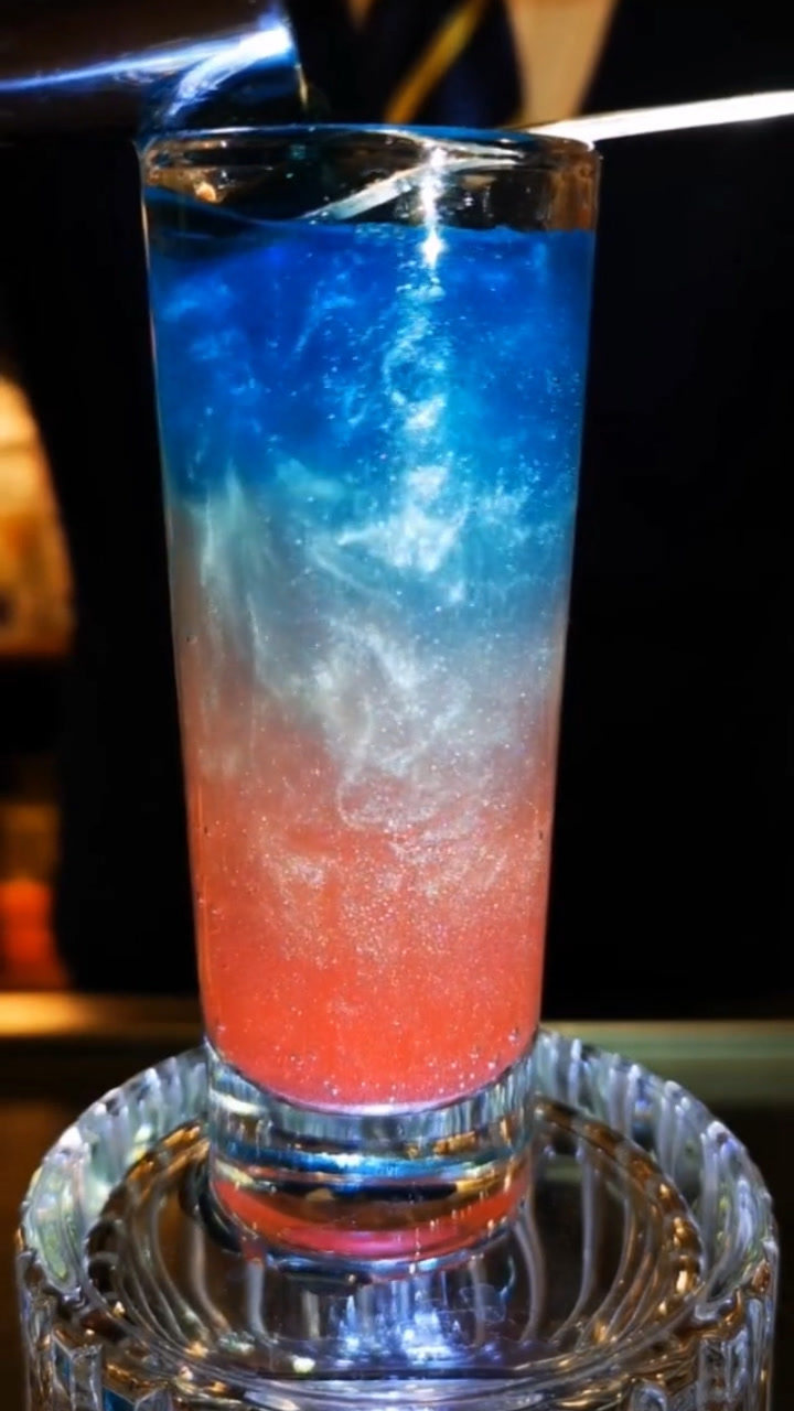 雪碧特调的色彩缤纷的鸡尾酒