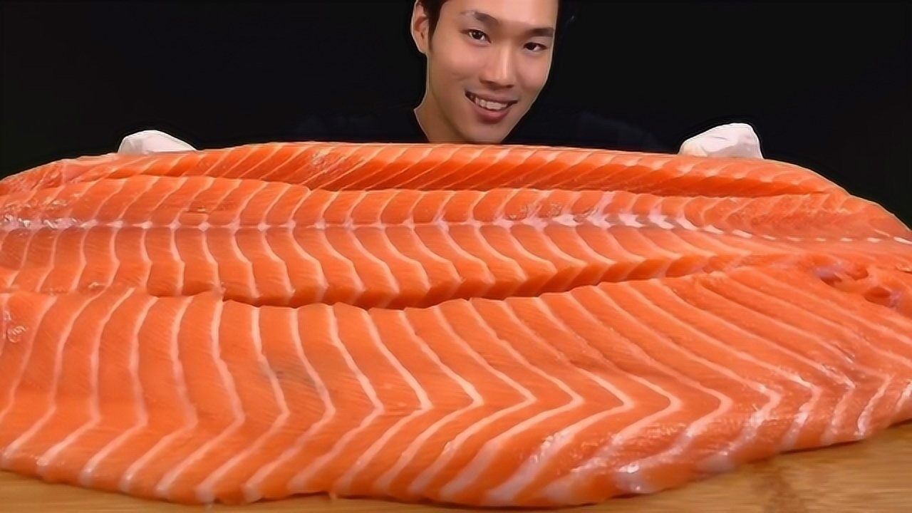韩国吃播声控!超大块三文鱼一口气吃完,大口吞咽爽歪歪!