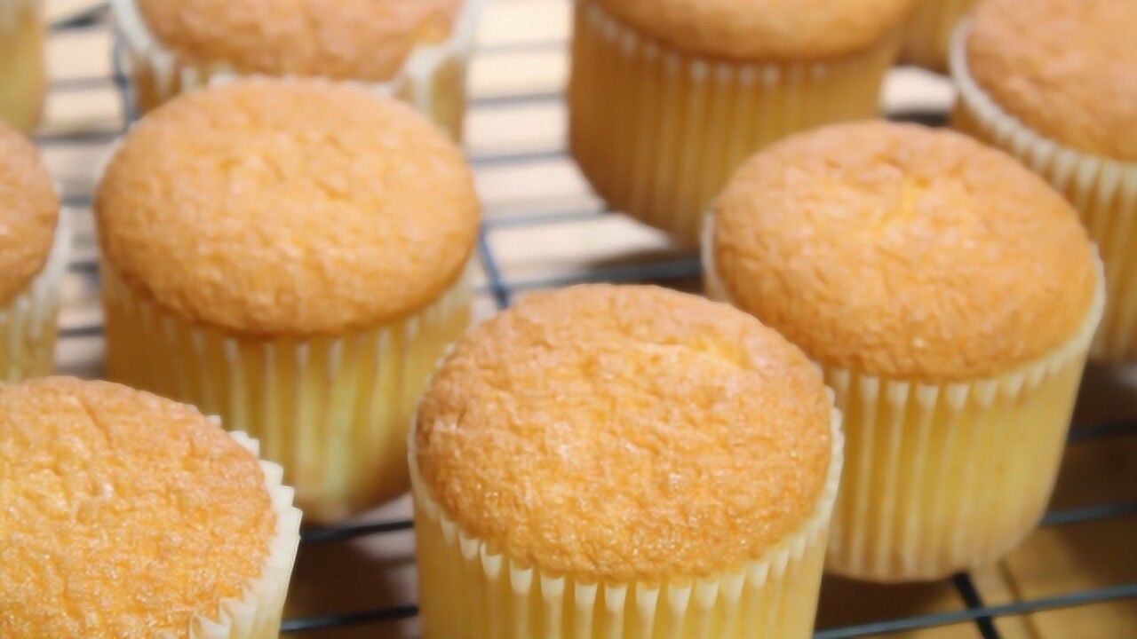 自制杯装小蛋糕,比买的都好吃,关键是没有添加剂,吃着更放心