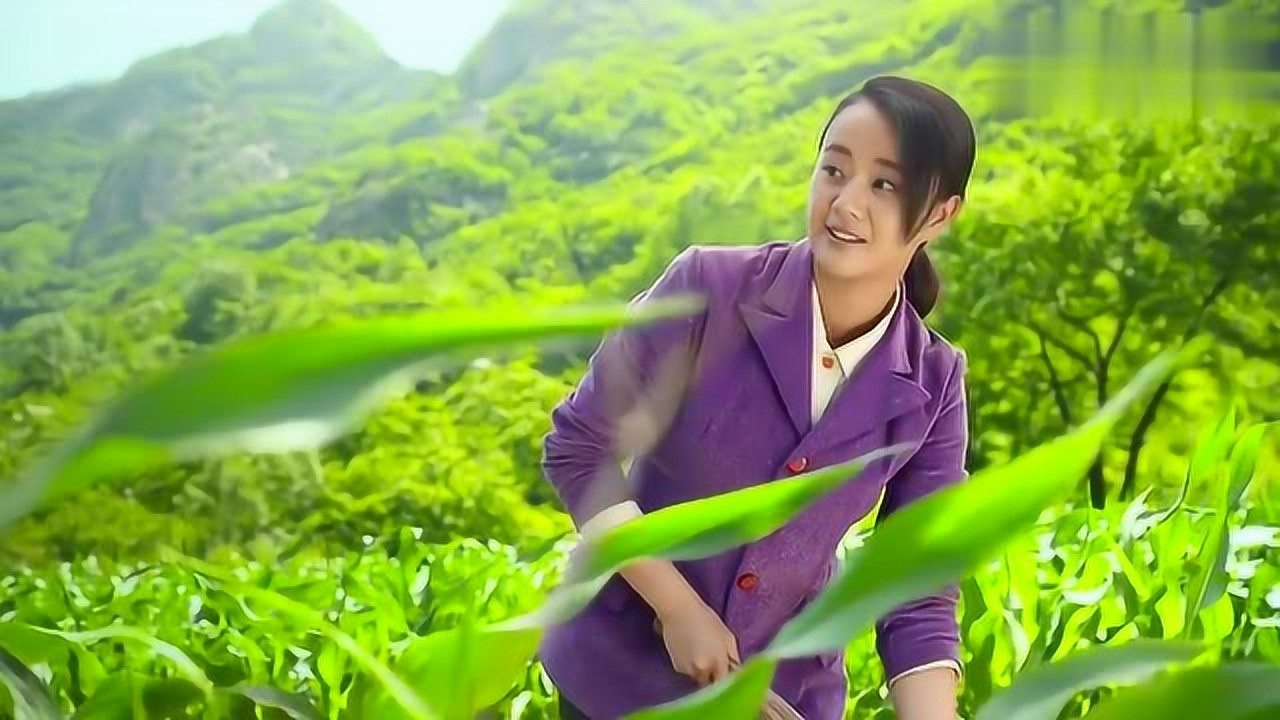 小草青青:大牛和喜鹊学起电影,在玉米地玩起浪漫,农村式爱情