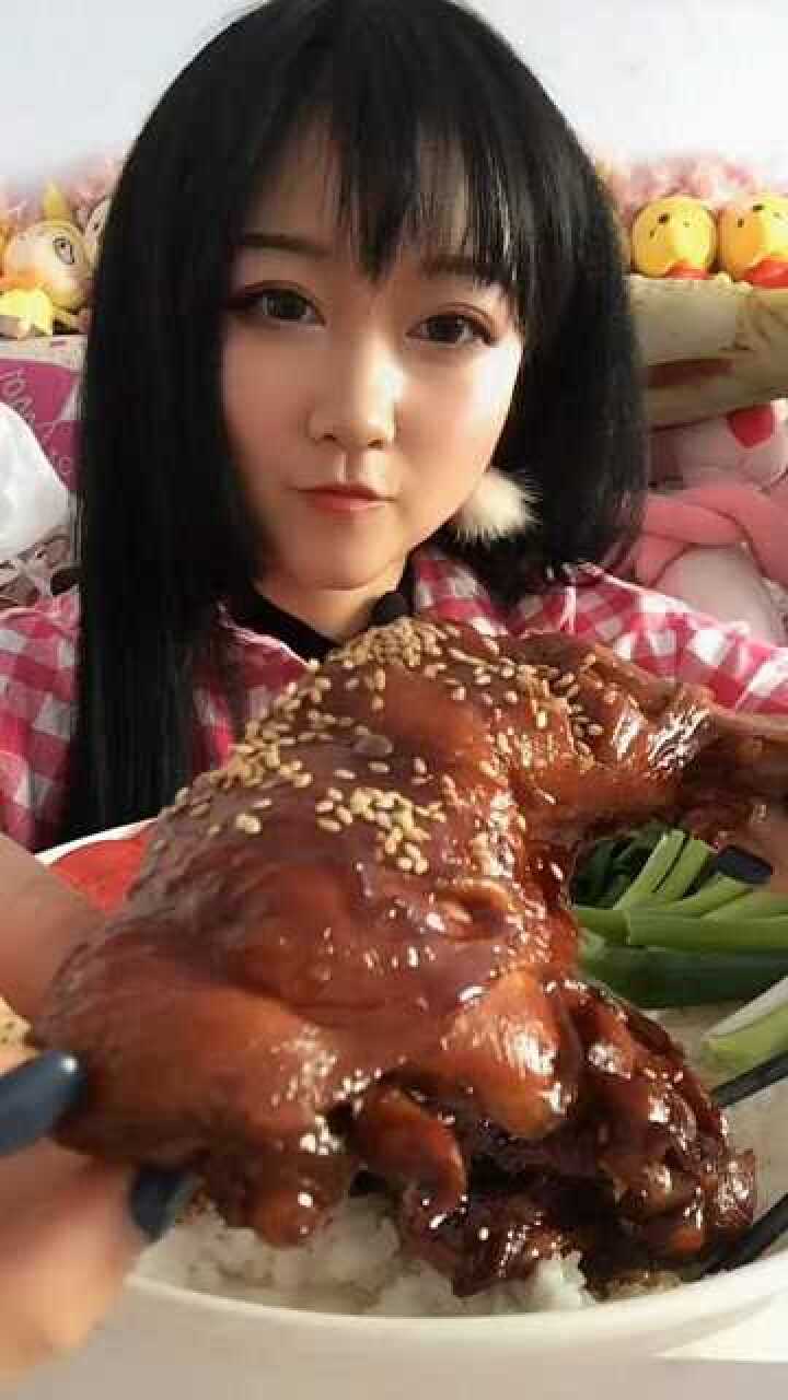 酱香的大鸡腿,两个鸡腿就能吃饱了,吃的很满足