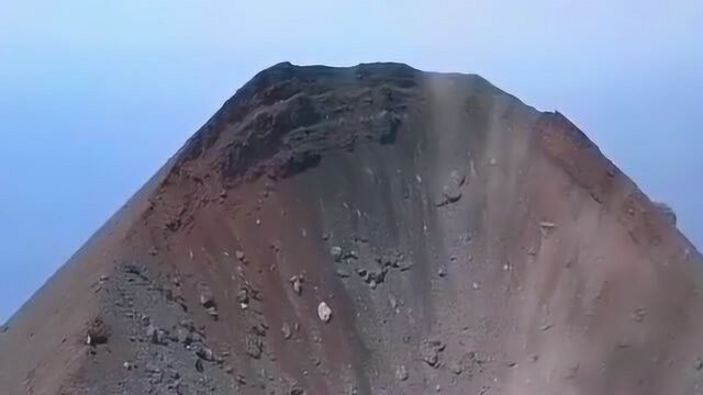 火山喷发的一瞬间浓烟滚滚!什么都看不见,这场景真是震撼人心!