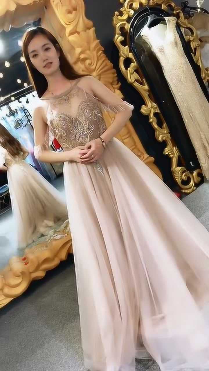 好美的伴娘礼服穿在小姐姐身上简直更完美了这样的伴娘太漂亮