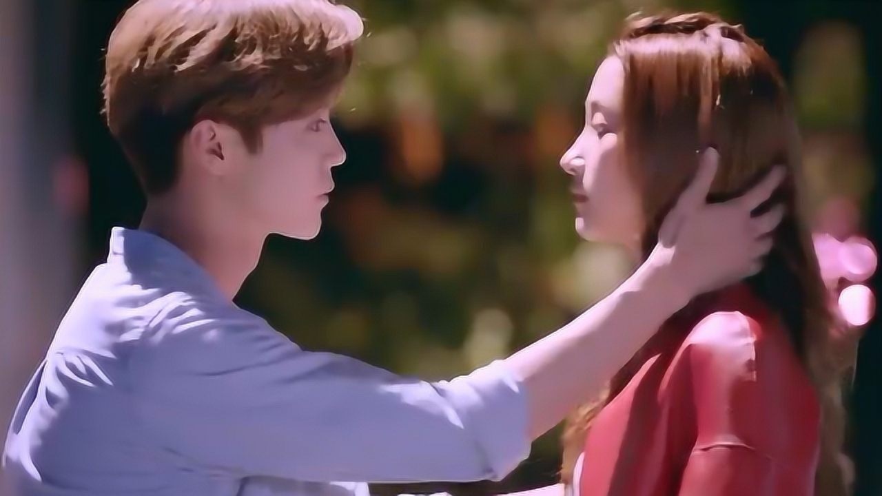 关晓彤和男演员拍吻戏张若昀壁咚吻张云龙额头吻鹿晗捧脸吻