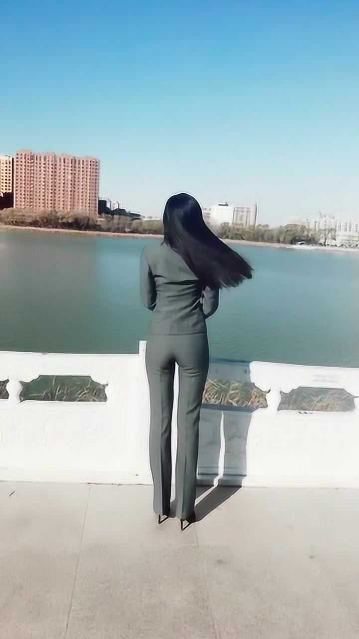 这个小姐姐要火了,只看这背影,就感觉是个大小姐姐!