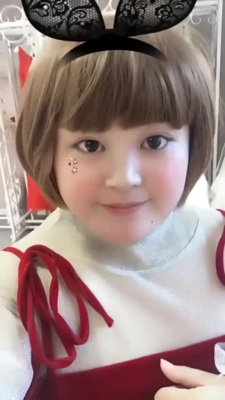 东北小姐姐自拍,圆圆的小脸,真可爱!